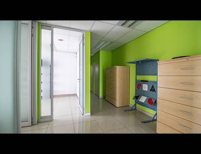 160M² OFFICE FOR SALE IN FOURWAYS